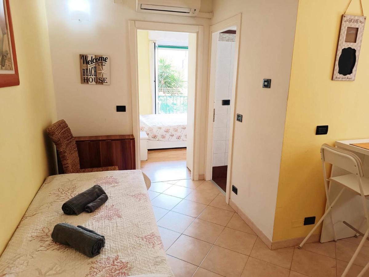 Raffaello Beach Apartment - 50 M From The Sea - Wifi Savona Esterno foto