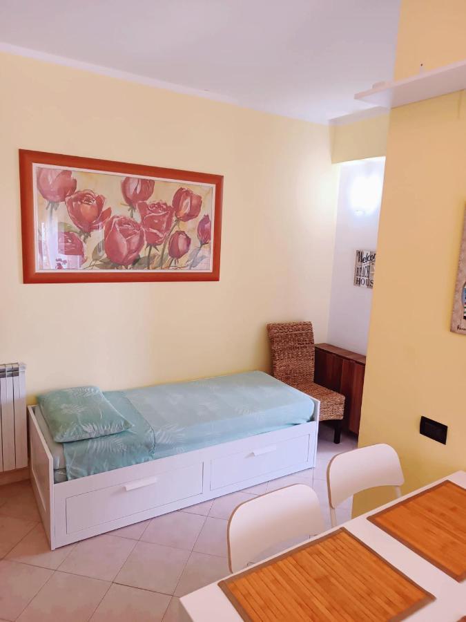 Raffaello Beach Apartment - 50 M From The Sea - Wifi Savona Esterno foto