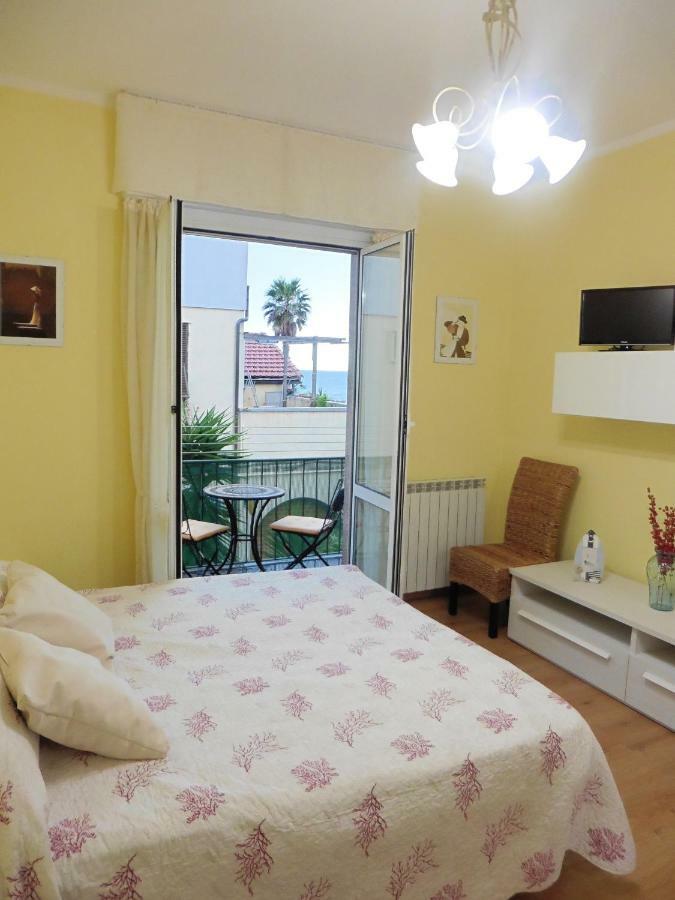 Raffaello Beach Apartment - 50 M From The Sea - Wifi Savona Esterno foto