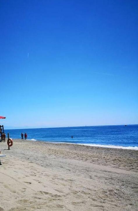 Raffaello Beach Apartment - 50 M From The Sea - Wifi Savona Esterno foto